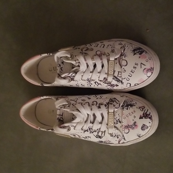 👟🍭GUESS MINERAL GRAFFITI SNEAKERS👟🍭 - Picture 5 of 5